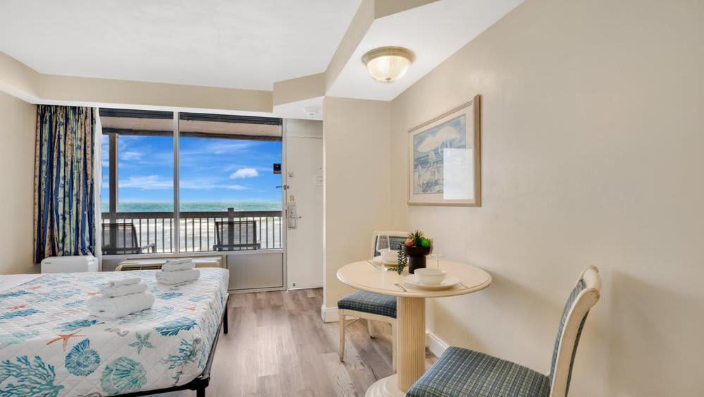 Apartment Daytona Getaway With Direct Ocean Views Daytona Beach